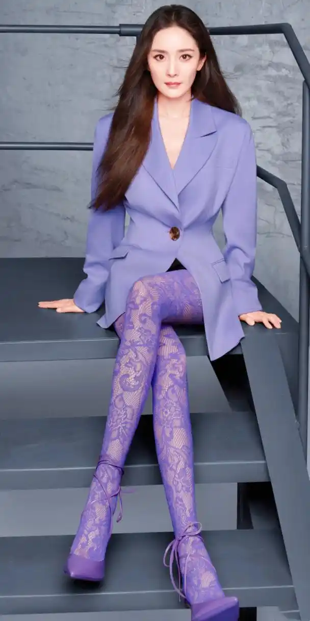 杨幂代言组图,丝袜美腿合集,如夜晚的星辰,闪耀迷人.