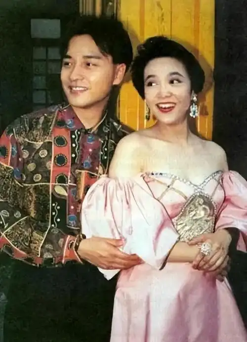 刘德华胸口碎大石,成龙连翻7个跟头,为了捐款他们都拼了