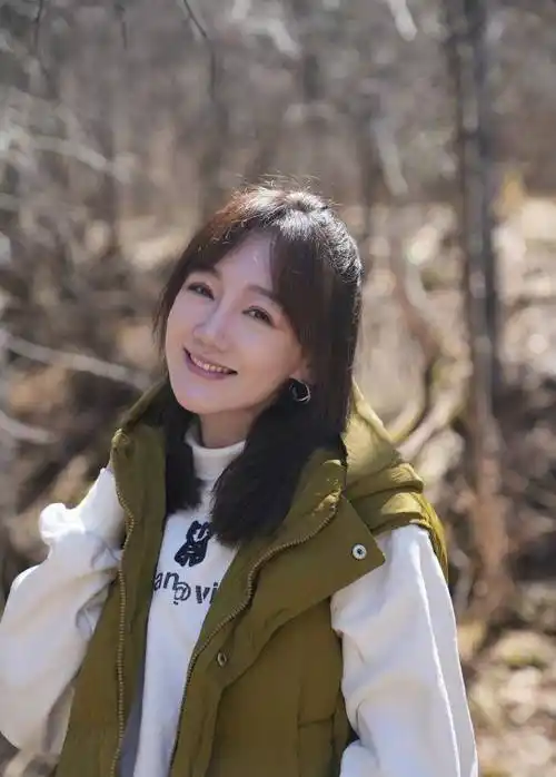 胡歌现在已经结婚了,并且有了一个女儿,但是薛佳凝却没有任何好舷息