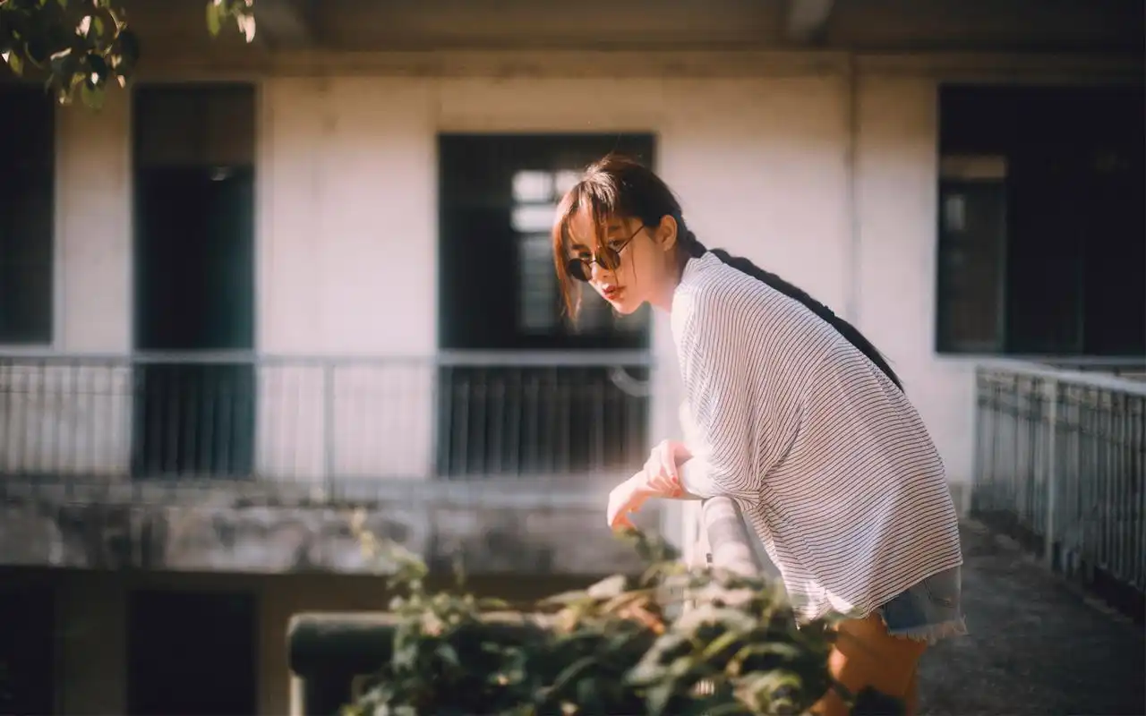 美女黄昏性感个性写真图片桌面壁纸高清大图预览1920x1080_美女壁纸