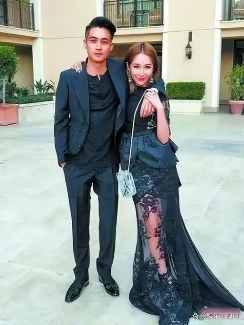 萧亚轩分手后情绪低落了一段时间,她开始明白长久的真爱也许并不容易