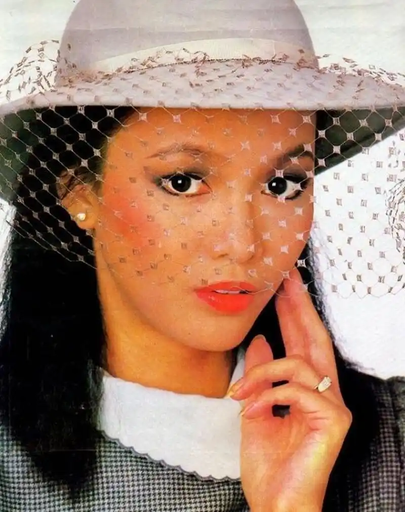 她年轻时靓丽洋气,是香港演艺界的大姐大! 郑裕玲,1957年出生.