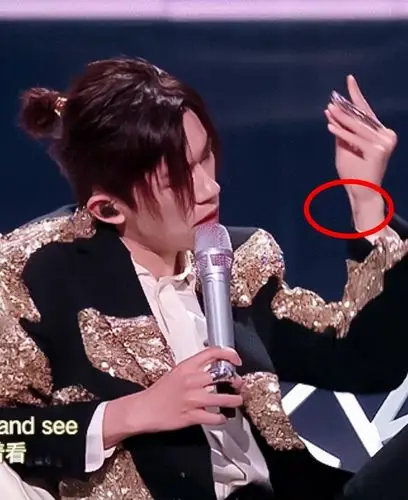 tfboys纹身,王源胳膊一大片,千玺在手腕上,俊凯藏得最深