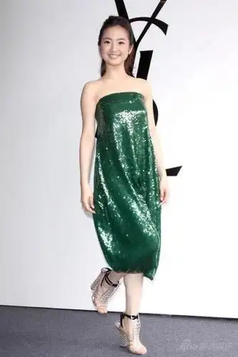 林依晨代言宛如美人鱼 开刀瞒着郑元畅(组图)