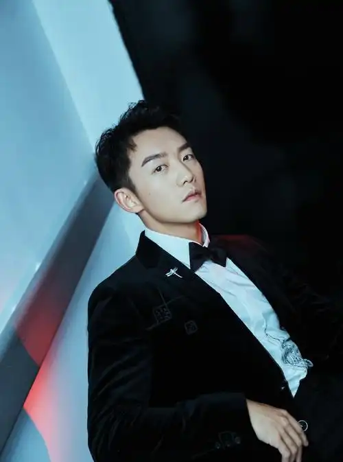 演员郑恺儒雅帅气写真图片48