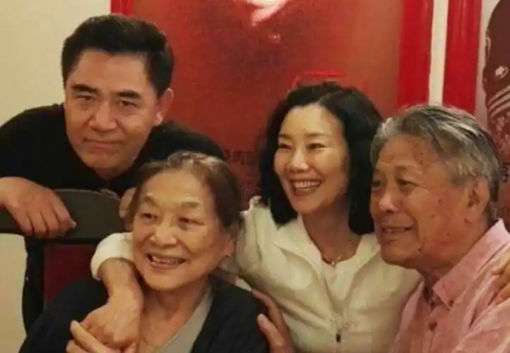 回顾陈宝国娶同学赵奎娥40年婚姻宠妻如宝今儿子让他很烦恼