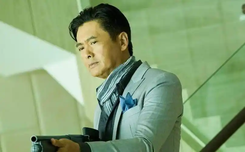 小姐"需要一个帅气潇洒的白马王子时,这个香饽饽落在了周润发的头上