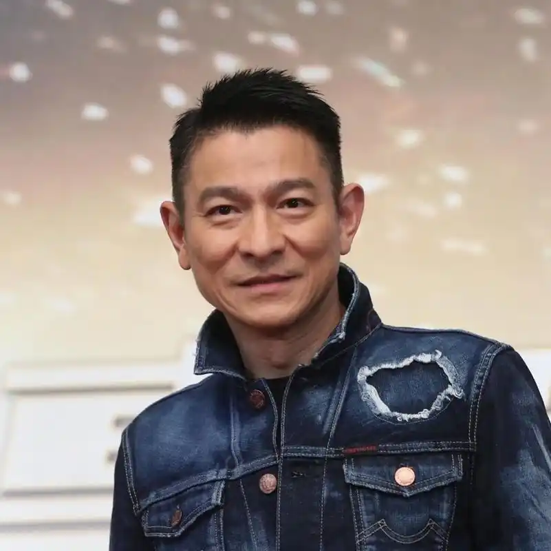 坠马又生病刘德华老了不止十岁!身材佝偻像老头