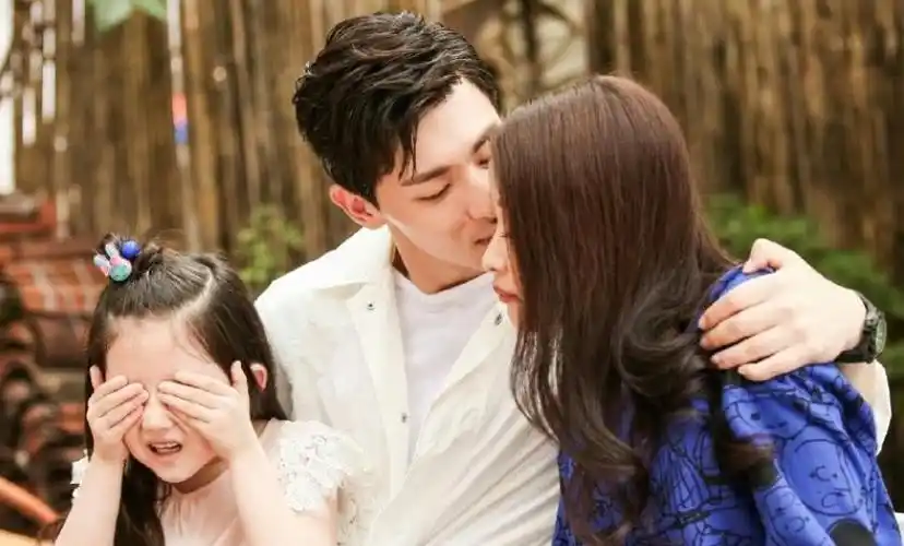 有种整容叫李沁邓伦女儿长大两年后模样判若两人