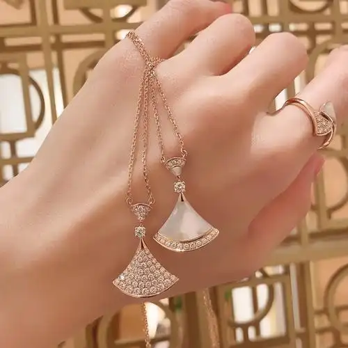 bvlgari宝格丽diva小裙子项链18k玫瑰金镶钻扇子吊坠锁骨链女