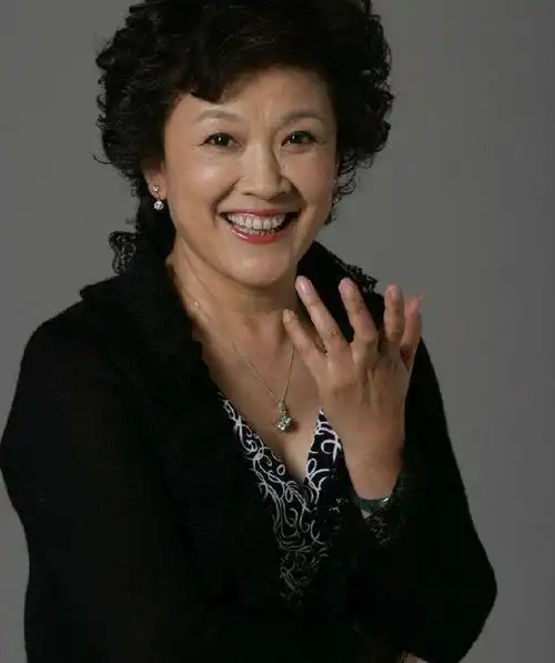 容貌出众60岁却不生孩子的6位女星杨丽萍为了跳舞拿掉孩子