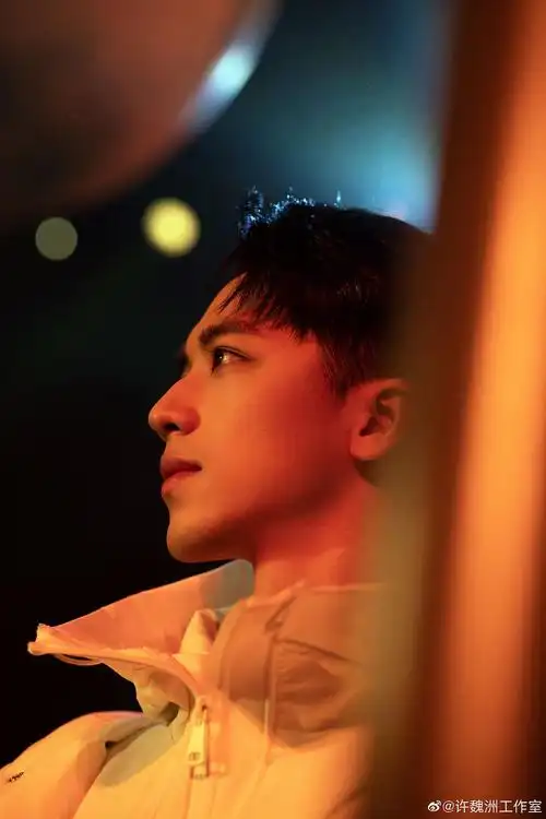 报许魏洲今晚海澜之家要走秀