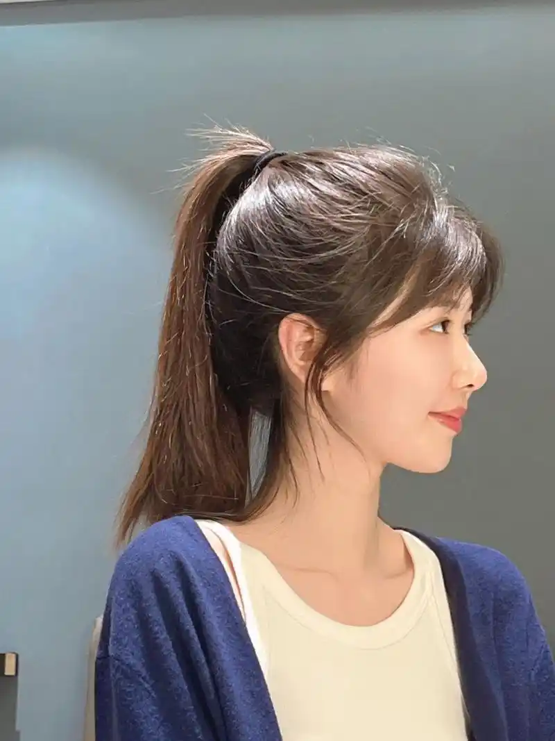 今日高马尾满分～ 扎高马尾一定要留点胎毛刘海,少女感瞬间提升