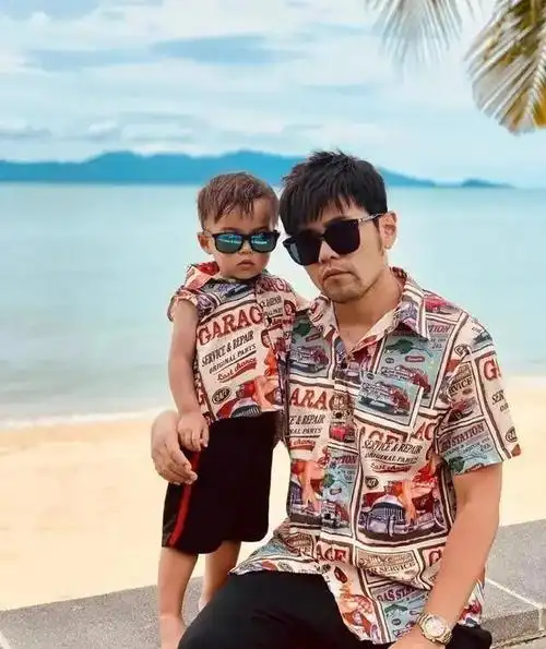 周杰伦与儿子同框戴墨镜神同步自夸一样酷