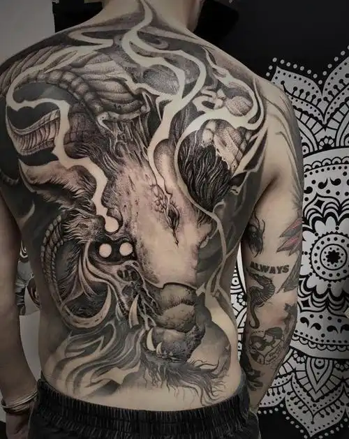 撒旦纹身图片_背部点刺纹身图案