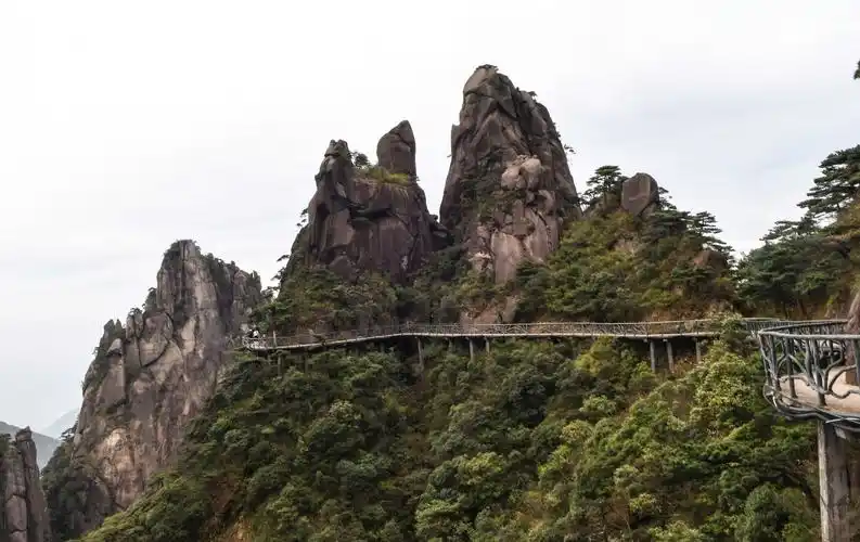 三清山海拔多少米「三清山海拔多少米高」