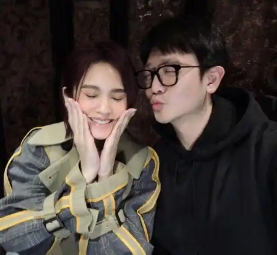 原创杨丞琳深夜表白男闺蜜被索吻一脸享受感情好到不怕李荣浩吃醋