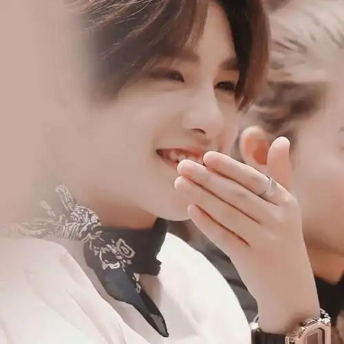 黄明昊不用了,小时候就很麻烦叔叔阿姨了.