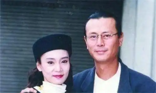 图刘德凯的现任妻子安琪吗搂朋友老婆散心被误会