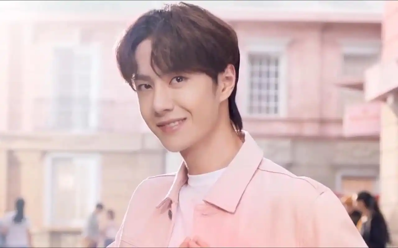 【王一博】美汁源代言宣传片--汁汁桃桃 粉红色是爱情的味道吗?_哔哩