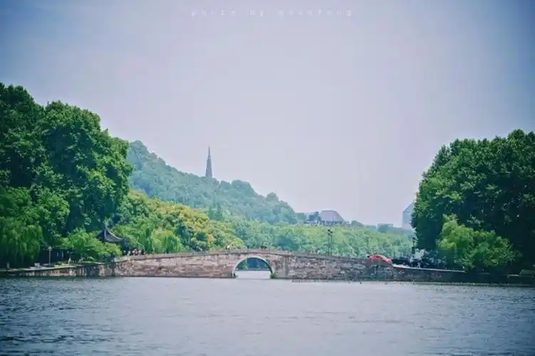 西湖断桥,雷峰塔