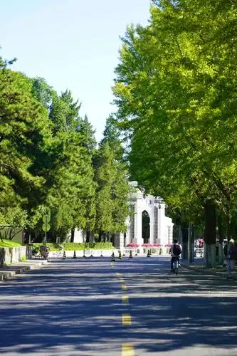 中国教育发布高颜值蓝天大学校园美图来袭