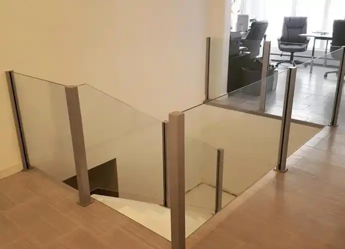 不锈钢栏杆不锈钢工程立柱玻璃栏杆扶手不锈钢立柱高端定制不锈钢楼梯