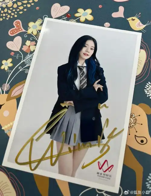 张紫宁超话叮叮～本周#小霸宠粉日#小霸带着@张紫宁zining的签名照来