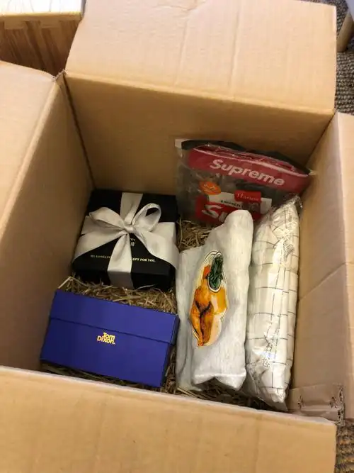 4是男友生日,前两年都准备了奢侈品,lv的公文包现实礼物图片真实照片