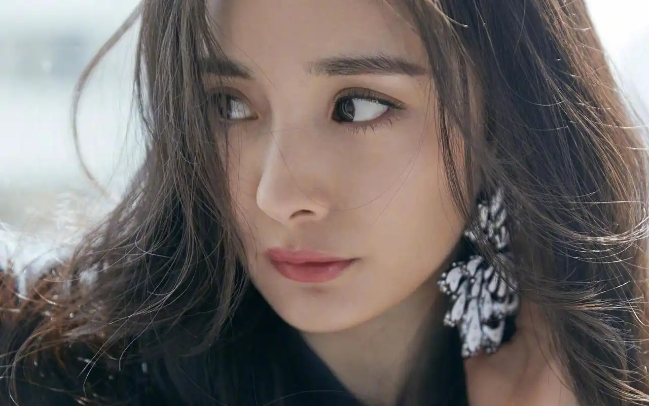 首页 桌面壁纸 大陆明星 杨幂休闲性感写真图片桌面壁纸(3/ 6) 2019