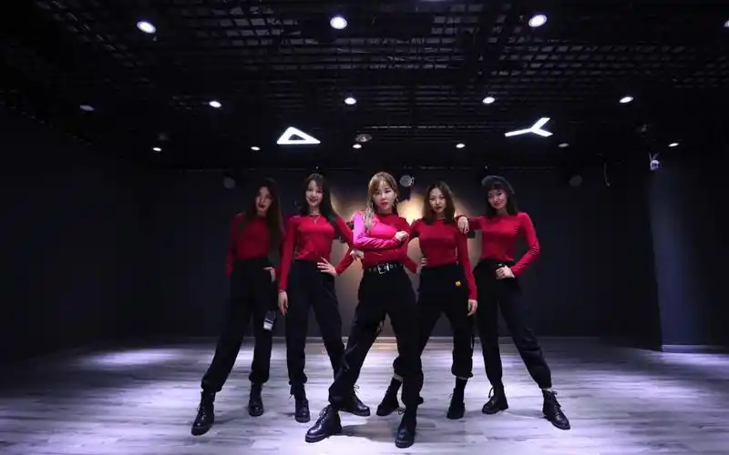 2019年超燃年会舞蹈串烧嗨翻年会现场的舞蹈