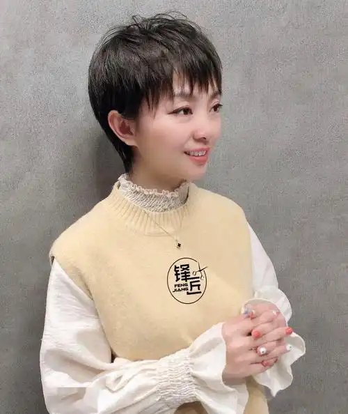 "30 款露耳超短发"