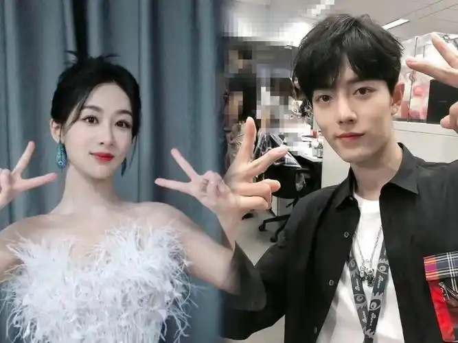 肖战杨紫有多好嗑?采访中多次暗中提到对方,肖战的反应太甜了