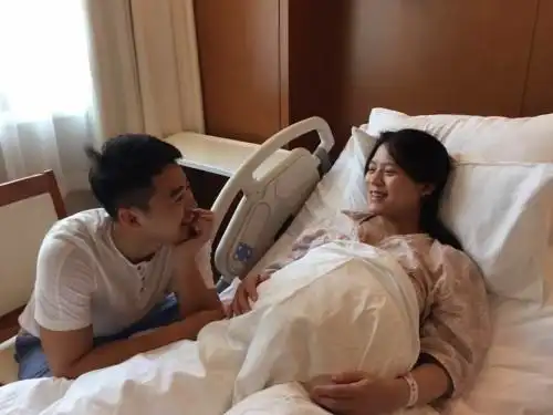 图曹帅黄英结婚照疑曝光黄英怀孕已升级当妈