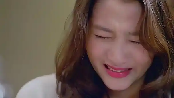 成千上万网友涌入评论区,"一边倒"地指责关晓彤:然而这时,鹿晗却突然