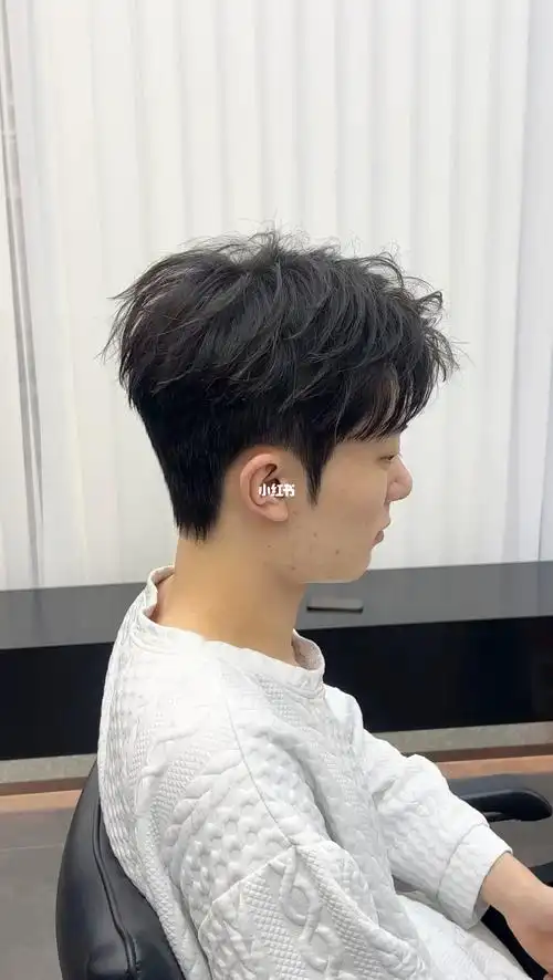适合所有男生的韩式气垫烫发型