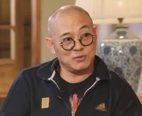 原创李连杰突然晒年轻照片原来他想表达的是这个