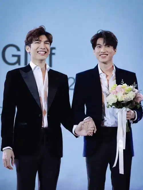 糕卡娜缪苏帕结婚了