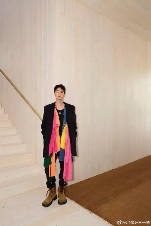 王一博回国到达北京##王一博赏雨侧拍花絮##王一博