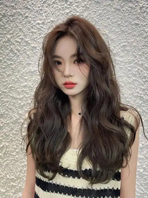 92法式蓬松烫发慵懒甜美风～显发量多的同时慵懒随意,有点儿睡不醒