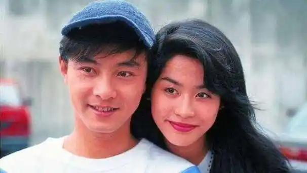 如果说张卫健和前女友江欣燕是一见钟情,那么和萱萱便是日久生情.