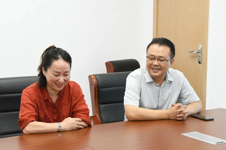 新吴区第一实验学校一人支教全校光荣周丽萍老师赴青海支教欢送会