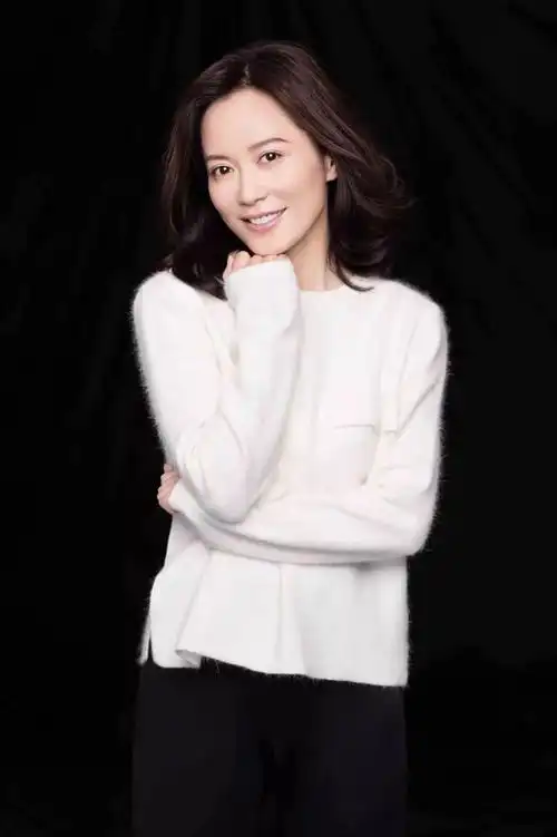 用优雅躲过岁月的时光美人俞飞鸿这次演出了女性最坚强也最脆弱的样子