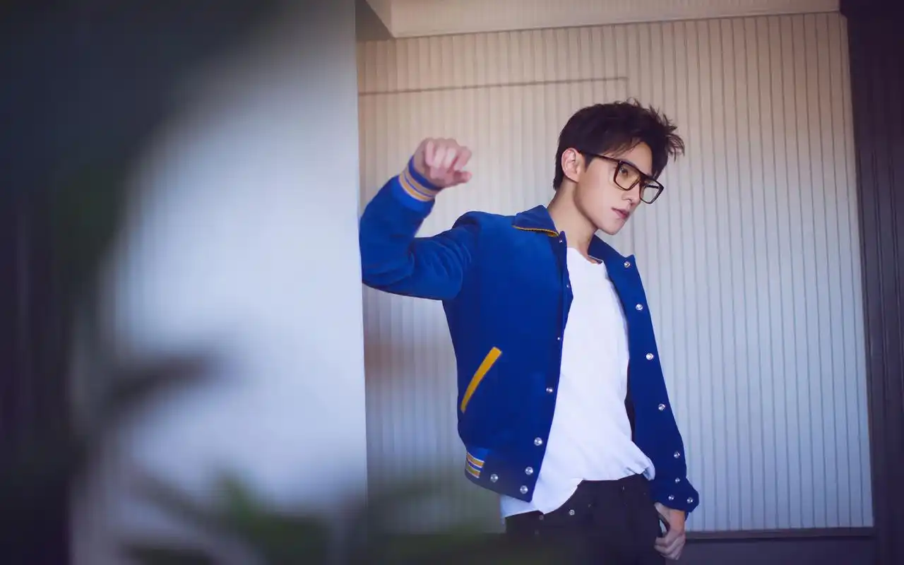 最新杨洋时尚机场街拍高清图片