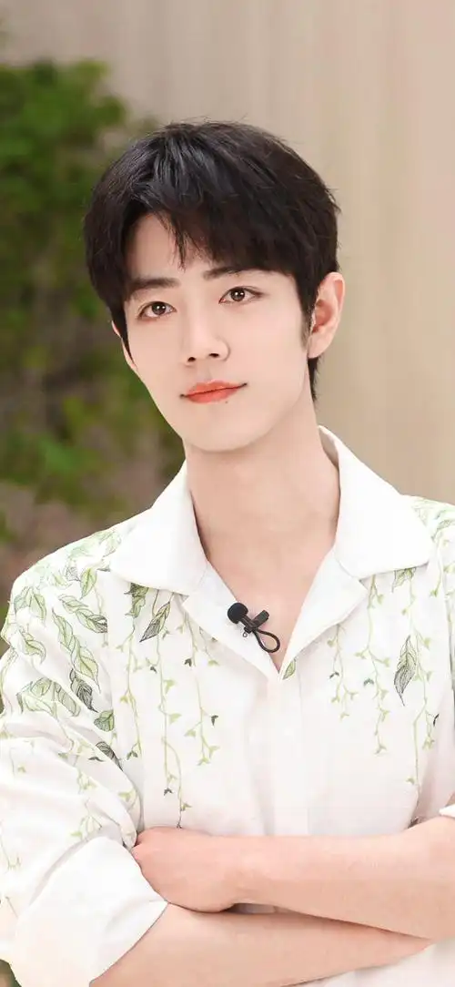 肖战新图,干净清爽[鲜花]啥这么可爱