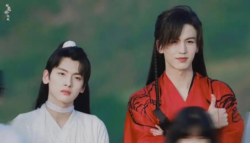 《吉星高照》翟潇闻张凌赫同框合照,是你心中的《天官赐福》谢怜和