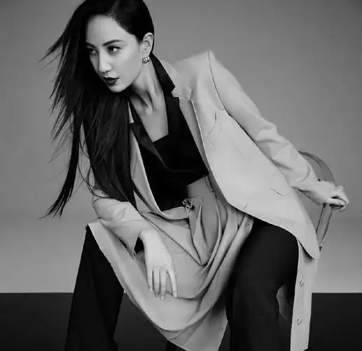 38岁"已婚少女"郑希怡翻红,面对采访谈焦虑,直言:活在当下