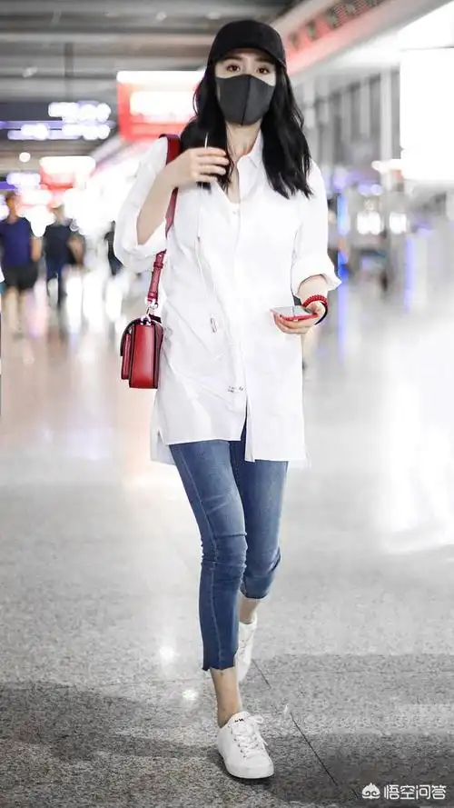 被称为"带货女王"的杨幂,她的夏日经典穿搭有哪些