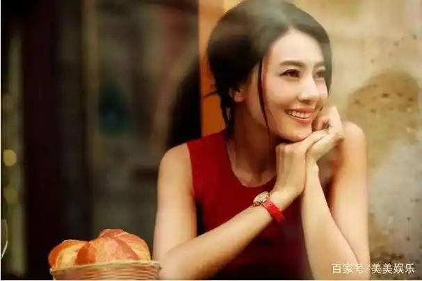 高圆圆六年级证件照曝光,果然人美从小就能看出来,女儿更像妈妈