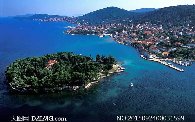 海边城市和岛屿摄影图片